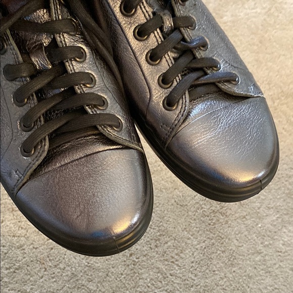 Ecco Black and Silver Sneakers Sleek Metallic Design - Picture 3 of 15